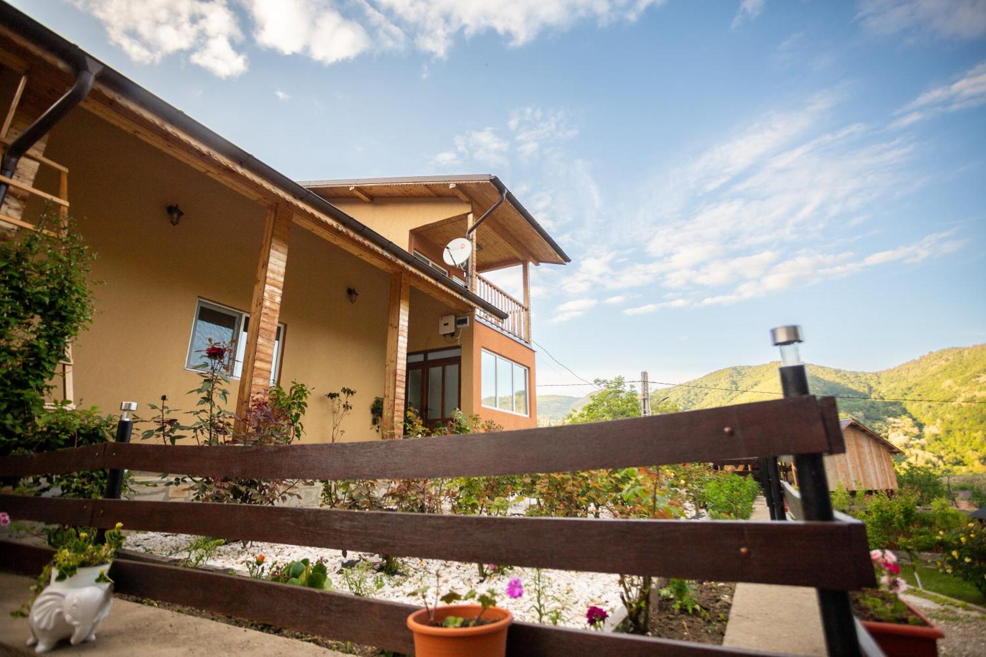 Casa Rumelia Paltineni Esterno foto