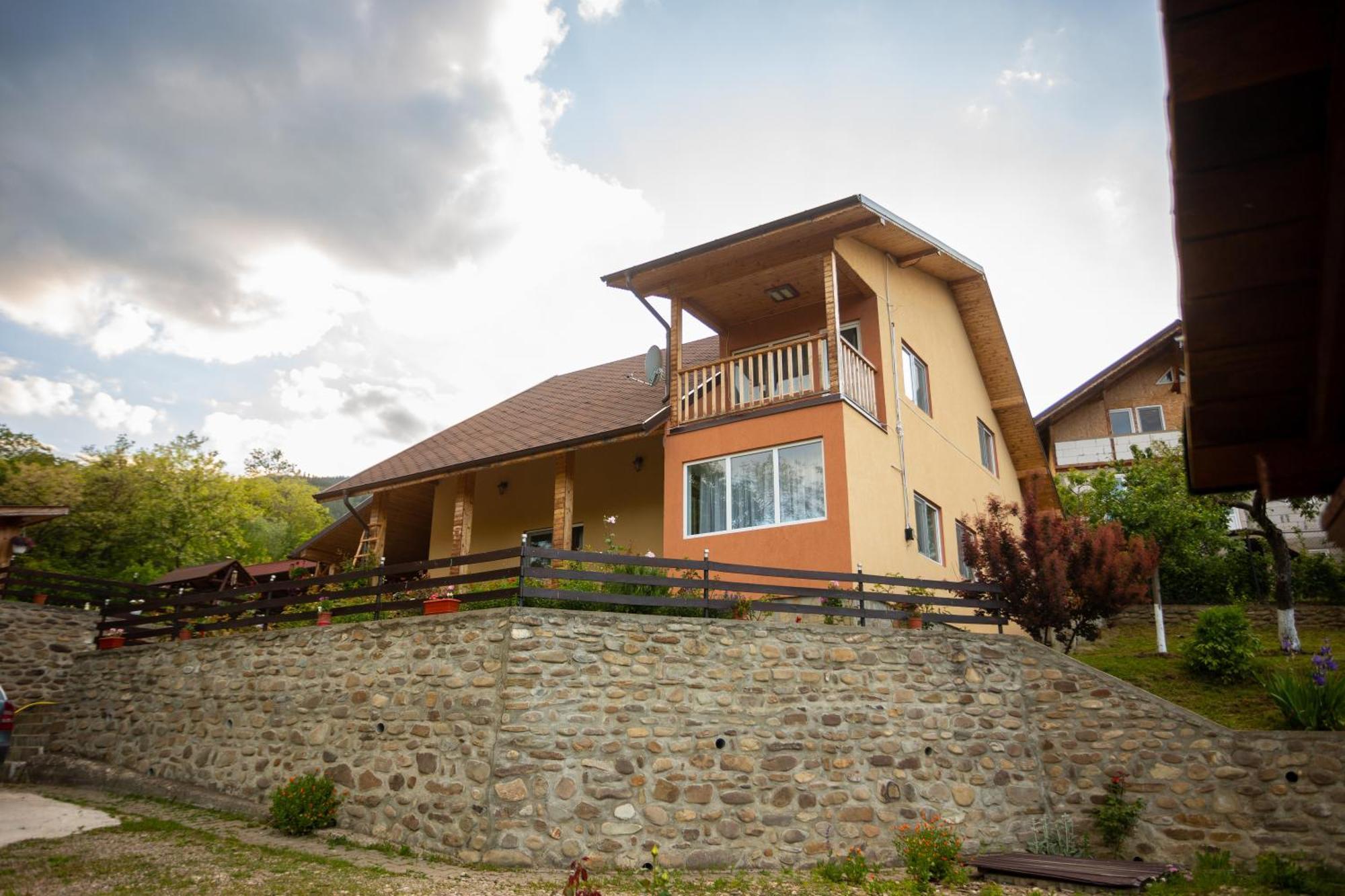 Casa Rumelia Paltineni Esterno foto